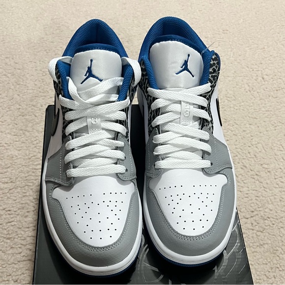 Air Jordan 1 Low SE "True Blue/Elephant
Print" - Picture 2 of 2